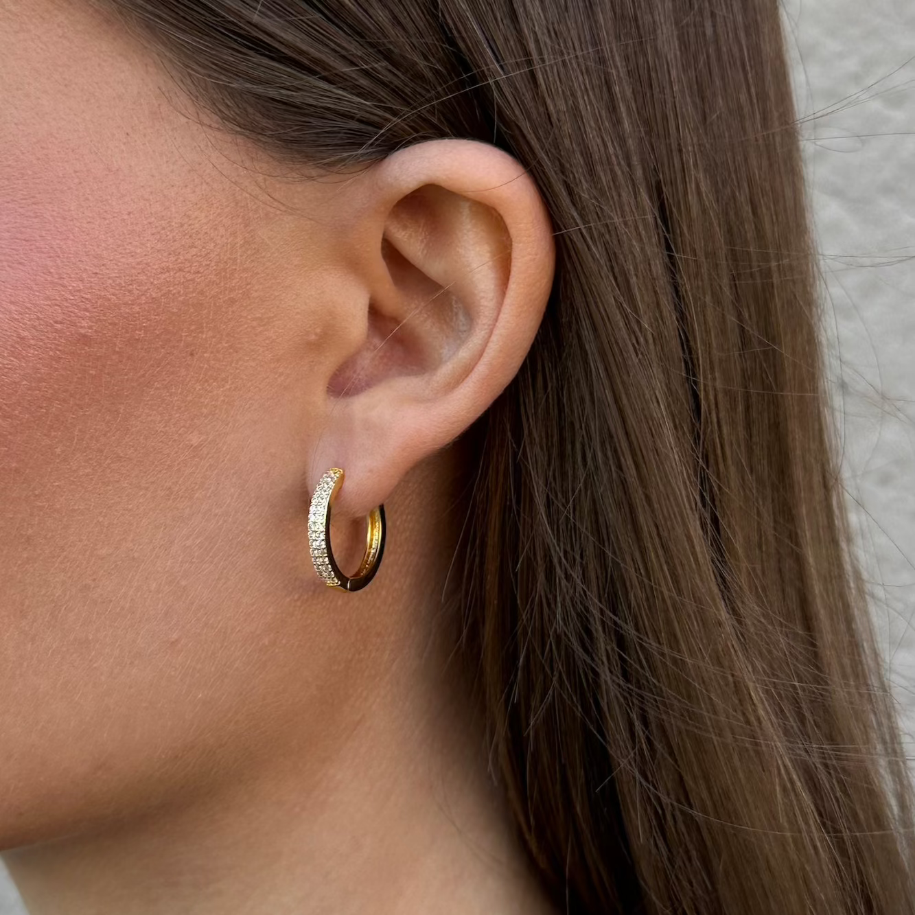 CLASSIC STONE HOOPS EARRINGS Gold