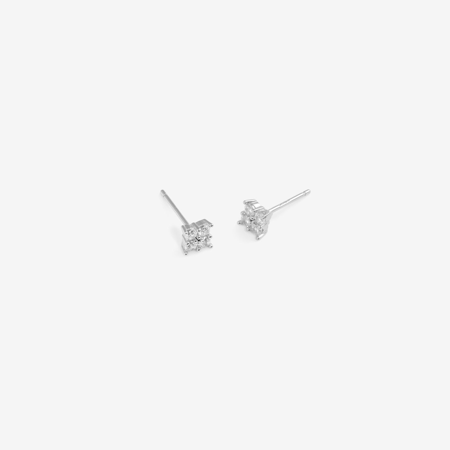 QUADRATISCHE OHRSTECKER MIT ZIRKONIA Silber