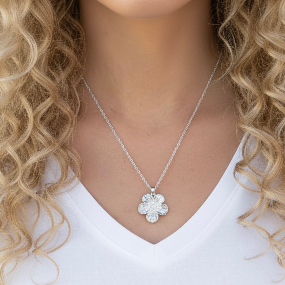 FLOWER NECKLACE Silver