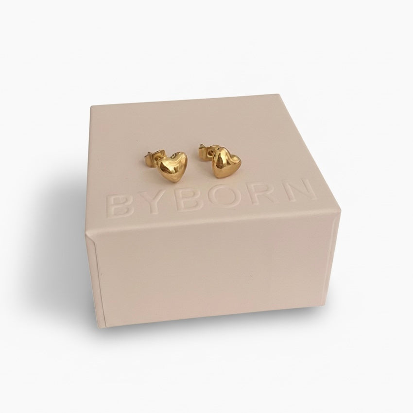 HEART STUD EARRINGS Gold