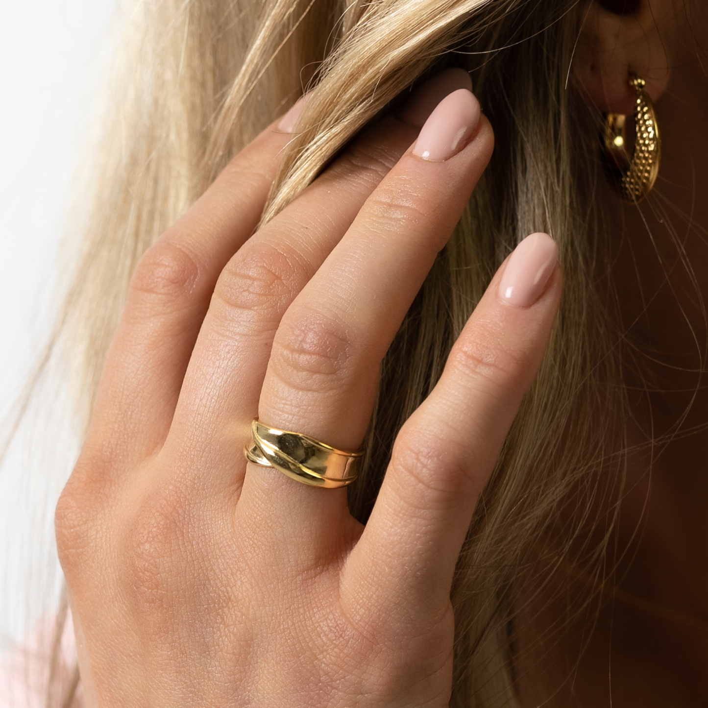 PEARLS SET & CURVE RING