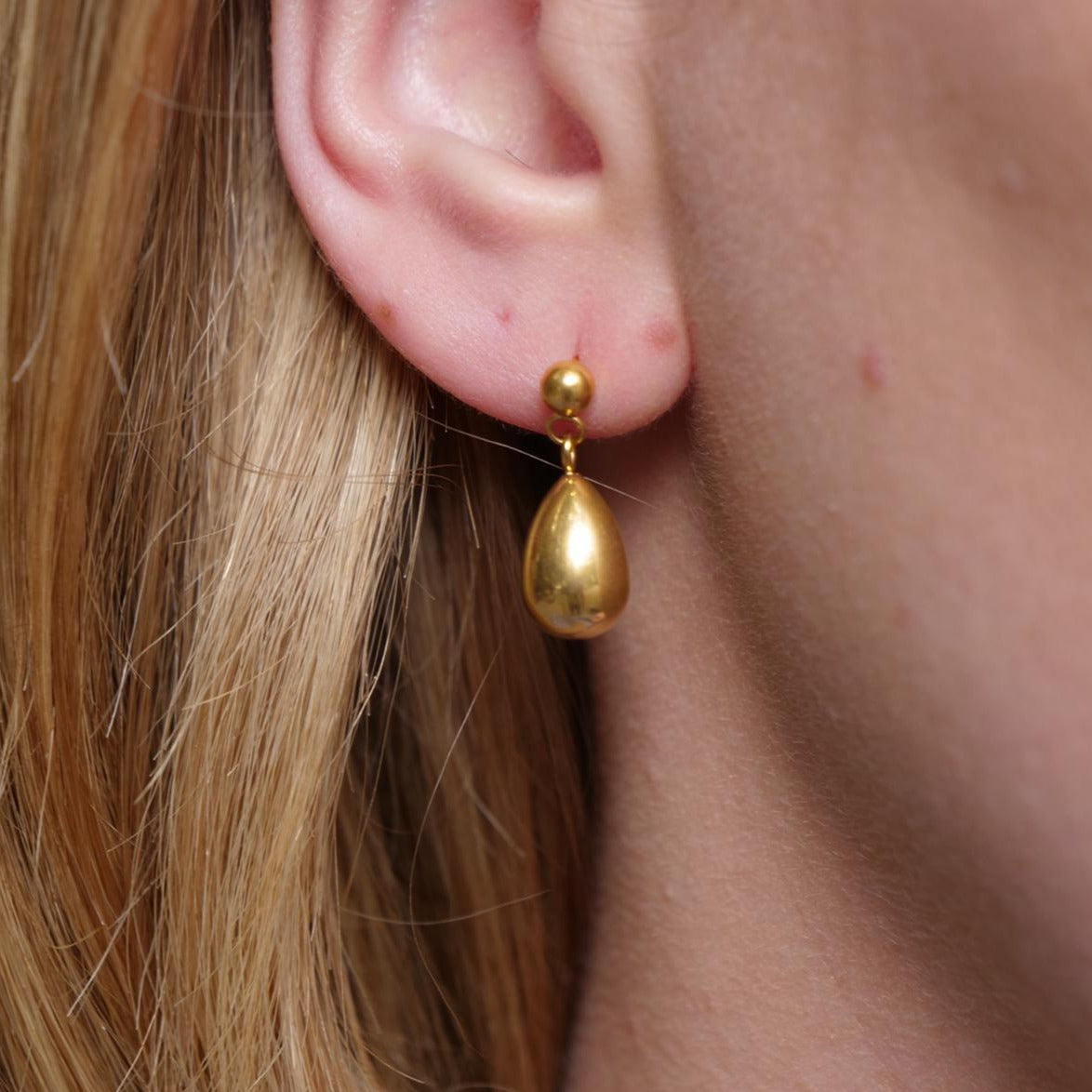 DROP EARRINGS