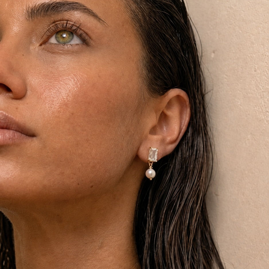 BAGUETTE PEARL STUDS Gold