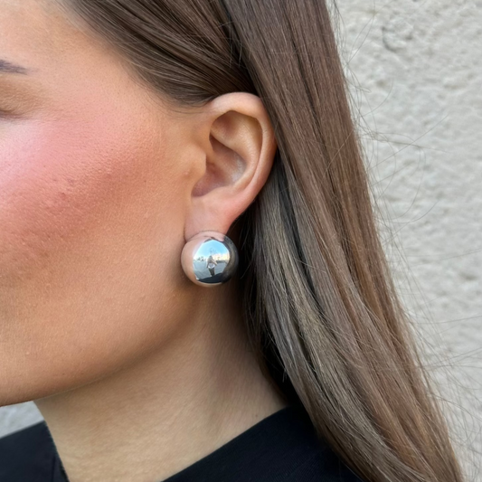 GLOSSY GLOBE EARRINGS Silver