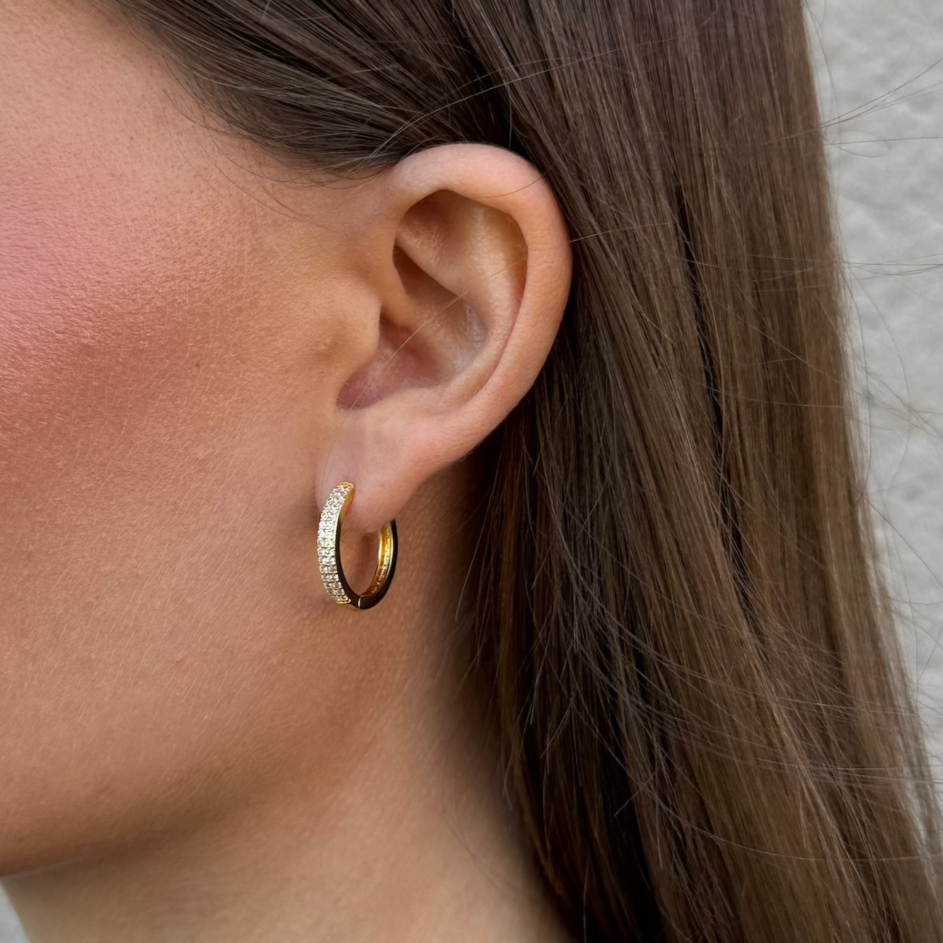 CLASSIC STONE HOOPS EARRINGS gold