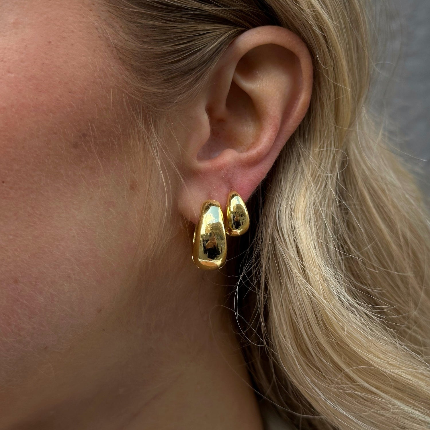 DOME HOOPS Earrings Gold