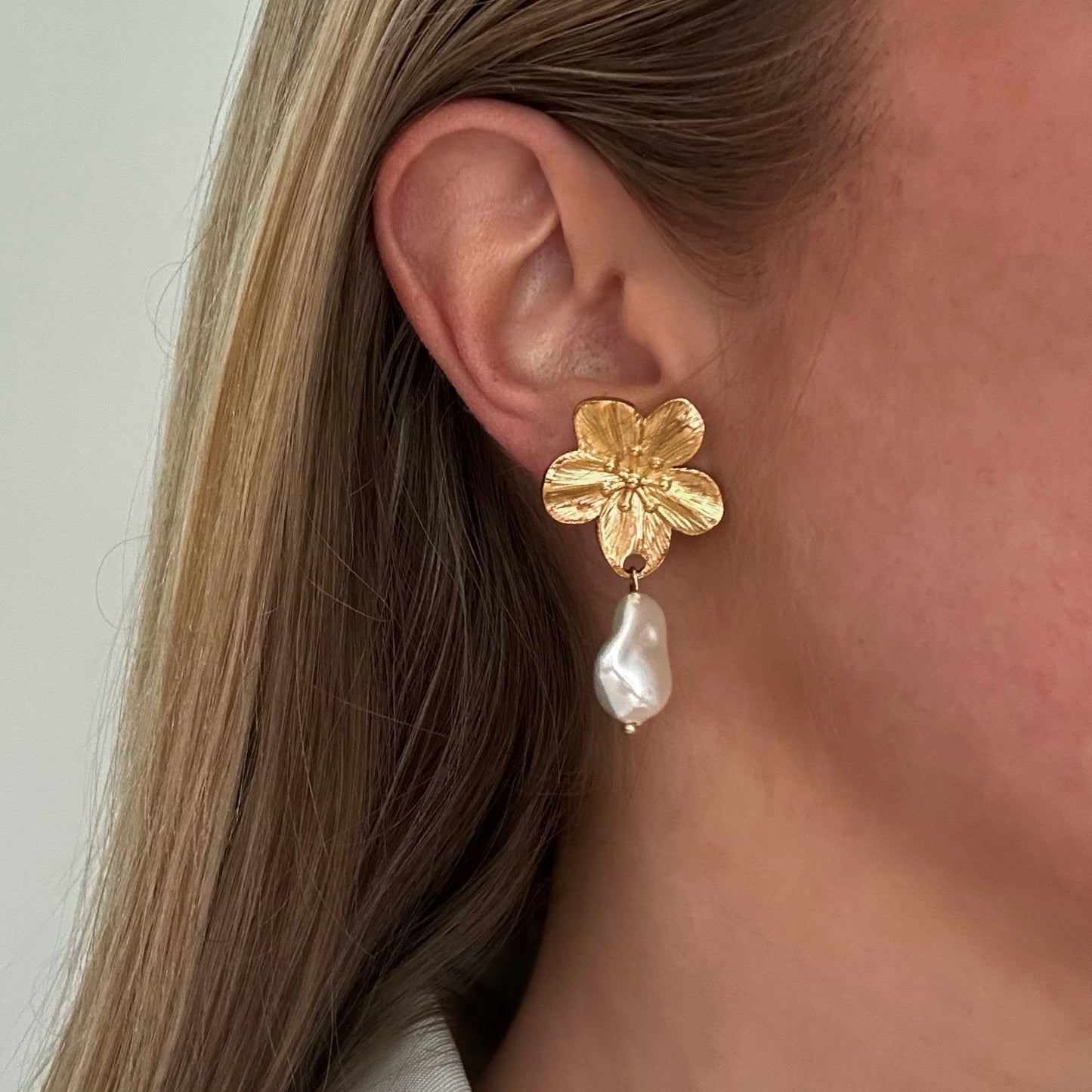 FLOWER PEARL EARRINGS Gold