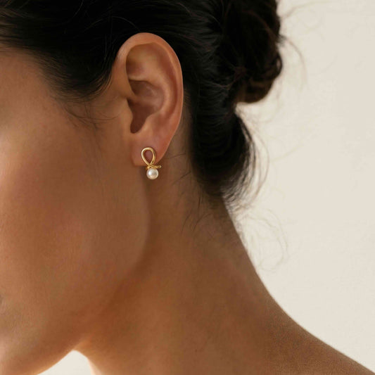 KNOT PEARL STUDS Gold