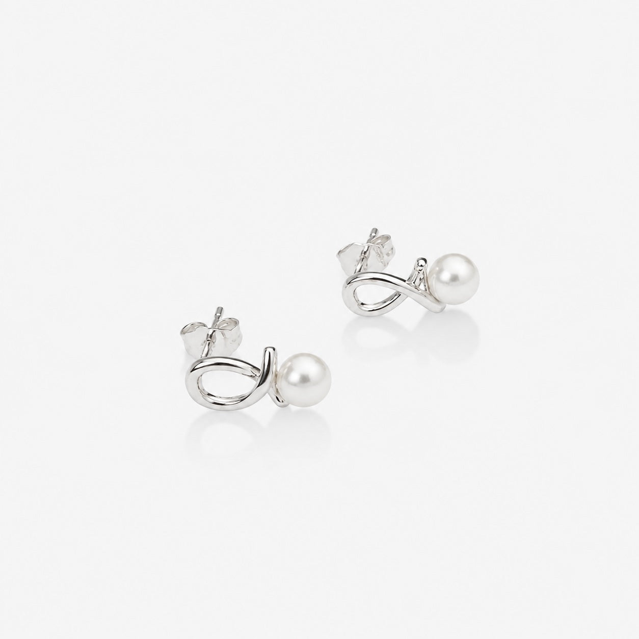 KNOT PEARL STUDS Silver