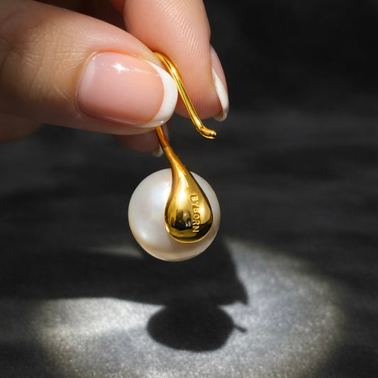 PEARL HOOK EARRINGS Gold