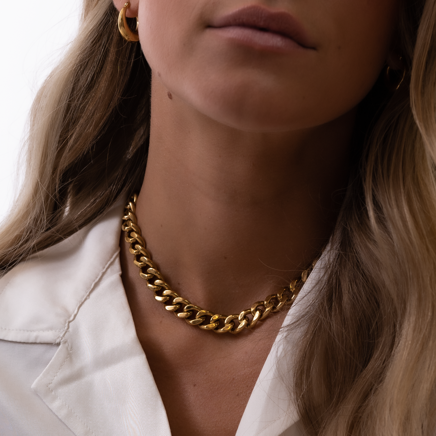Chunky gold choker necklace deals