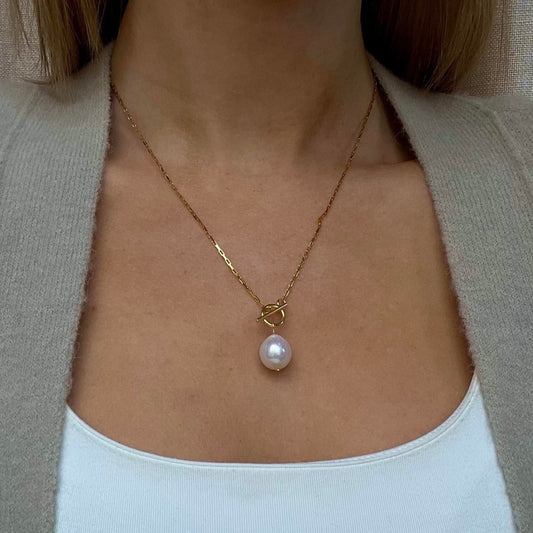 BOLD PEARL NECKLACE