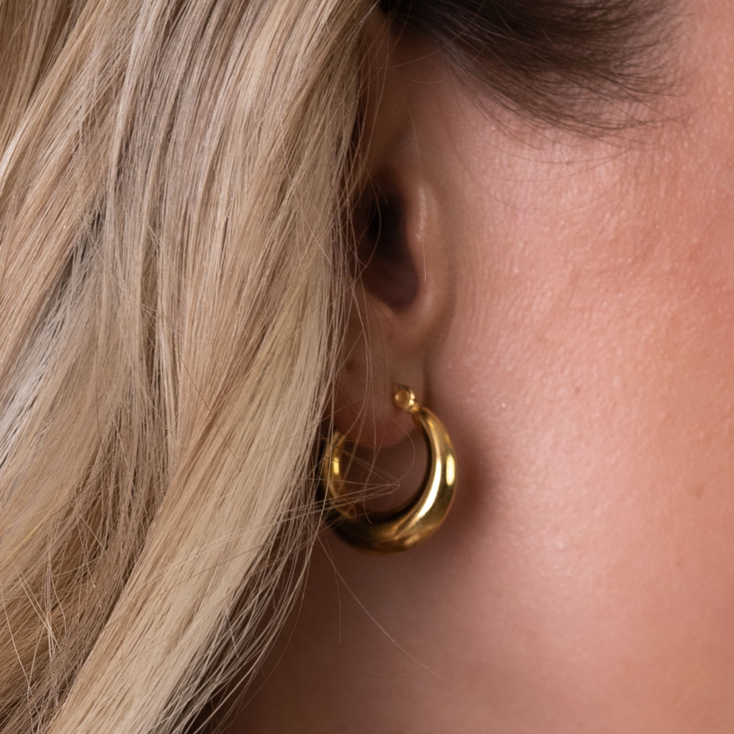 SLEEK HOOPS EARRINGS 18k Gold plated